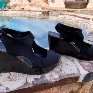 Vera Wang back Wedges